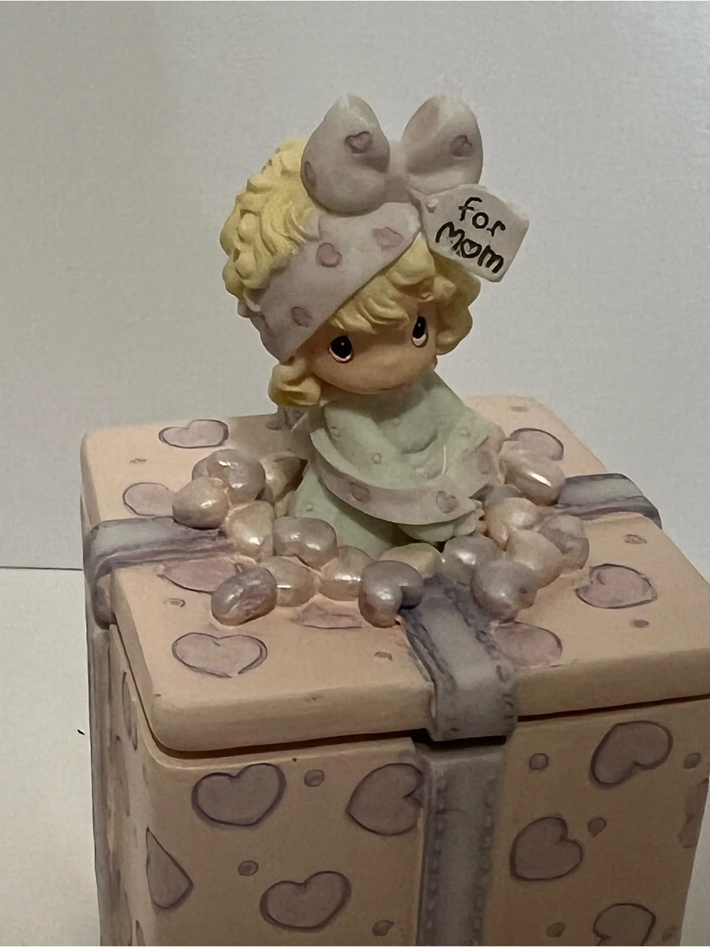 Previous Moments “A Mom’s Love Is The Best Gift Of All” trinket box